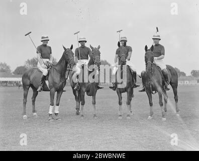 Polo im Roehampton Club - Optimisten gegen Someries Haus offene Herausforderung Cup Finale die Optimisten E D Fanshawe , Maharaja Jaipur , Raj Kumar Prithi Singh und W L Horbury 27 Mai 1939 Stockfoto