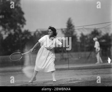 United Kingdom Junior Lawn Tennis Championships Miss Drever spielt in den Damen-Singles im Surbiton London 6 September 1921 Stockfoto