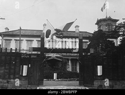 Gefürchtete Zerstörung der französischen Botschaft in Tokio die französische Botschaft in Tokio, die man befürchtet, wurde durch das Erdbeben am 4. September 1923 zerstört Stockfoto