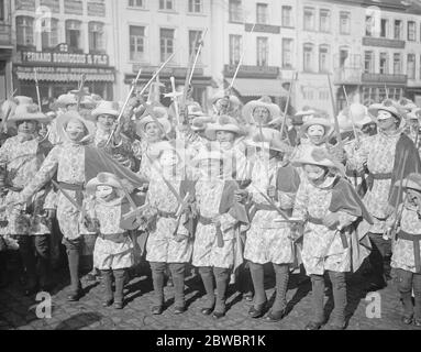 Faschingsdienstag Karneval auf Binch in Binch einige der jungen Teilnehmer am Karneval 25. Februar 1925 Stockfoto