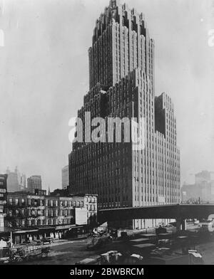 Voll von richtigen und falschen Zahlen New York ' s neuesten Wolkenkratzer in der Mitte eines Slums. Es ist die neue Heimat der Telefonanlage 15 März 1926 Stockfoto