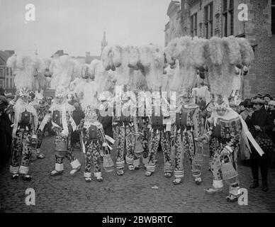 Fasching am Dienstag bei Binch in Binch einige der wundersamen Federn 25. Februar 1925 Stockfoto