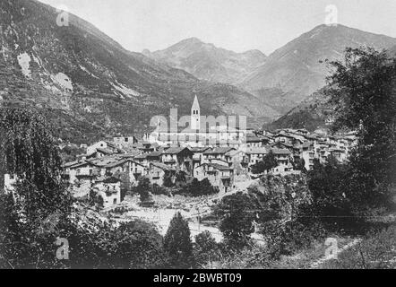 Dorf abgeschnitten durch Erdrutsch. Das Dorf St. Martin de Vesubie , das durch den Erdrutsch der Riviera abgeschnitten wurde. 25. November 1926 Stockfoto