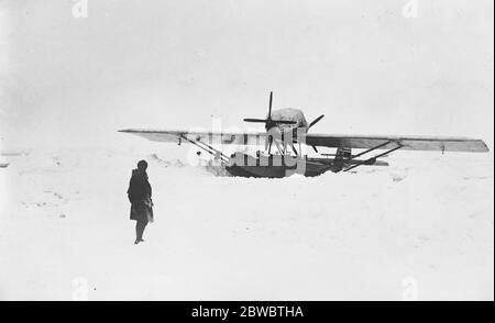 Erste Fotos vom Start der Amundsen Ellsworth Nachdem die Start- und Landebahn am 17. Juni 1925 geräumt wurde Stockfoto