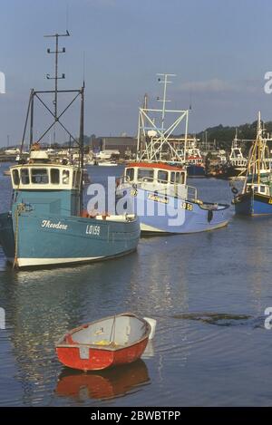 Angeln/Cockle Boats, die im Hafen, Old Leigh, Leigh-on-Sea, Essex, England, Großbritannien, festgemacht sind Stockfoto