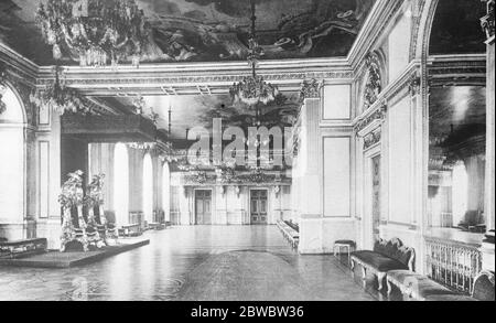 Kronprinz Leopold von Belgien und Prinzessin Astrid von Schweden zu heiraten in Stockholm. Der Thronsaal im Königlichen Palast in Stockholm, wo die Zeremonie stattfindet. November 1926 Stockfoto