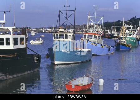 Angeln/Cockle Boats, die im Hafen, Old Leigh, Leigh-on-Sea, Essex, England, Großbritannien, festgemacht sind Stockfoto