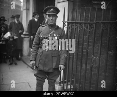 Schottische Truppen besuchen Gedenkfeier Enthüllung in beaumont hamel Sergeant Major Gosling ( Victoria Cross ) der 51. Highland Division 27 September 1924 Stockfoto