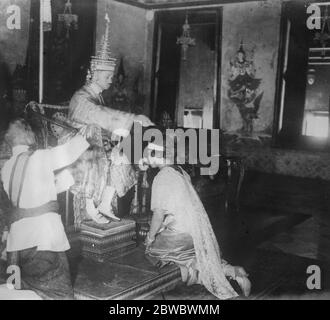 Krönung des Königs von Siam in Bangkok. Die Prajadhipok Salbung der Königin . 29 März 1926 Stockfoto