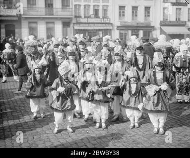 Faschingsdienstag Karneval auf Binch in Binch einige der jungen Teilnehmer am Karneval 25. Februar 1925 Stockfoto