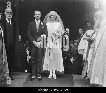 Hochzeit . Herr T Cook war mit Frau Evan Jones in der Kathedrale von Norwich verheiratet. Braut und Bräutigam 13. Februar 1926 Stockfoto
