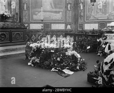 Königin Alexandra ' s Begräbnis in Windsor . Der Sarg, der vor dem Altar nach dem Dienstdienst ruht. 28. November 1925 Stockfoto