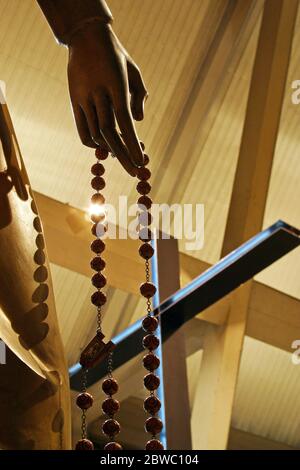 Rosenkranz bei Maria Königin des Heiligen Rosenkranzes Pfarrei in Zagreb, Kroatien Stockfoto