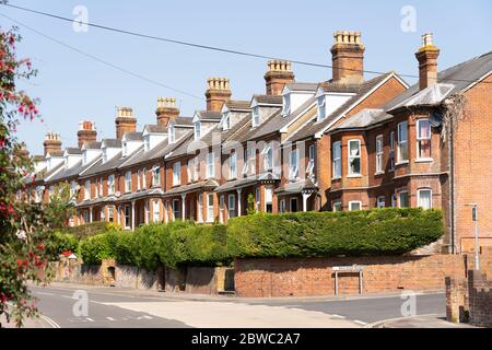 Viktorianisches Reihenhaus in Basingstoke, Großbritannien. Thema - Mietmarkt, Wohnungsmarkt, UK Hauspreise, Vermieter, Vermieter, Vermietung, Vermietung Stockfoto