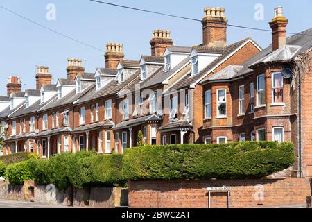 Viktorianisches Reihenhaus in Basingstoke, Großbritannien. Thema - Mietmarkt, Wohnungsmarkt, UK Hauspreise, Vermieter, Vermieter, Vermietung, Vermietung Stockfoto