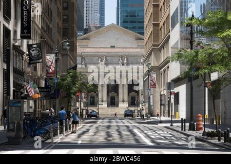 Die Straßen sind aufgrund der COVID-19-Pandemie, Mai 2020, New York City, USA, verlassen Stockfoto
