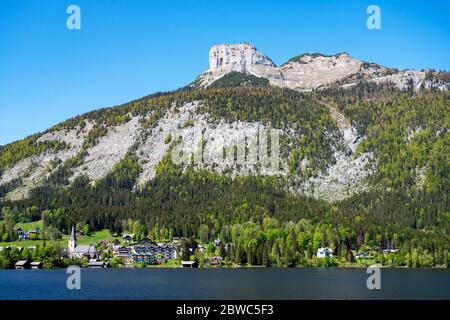 Österreich, Steiermark, Altausseer See und der Ort Altaussee, darüber der Loser, 1837m Stockfoto