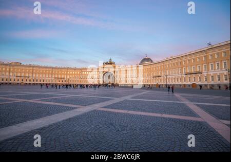 Der Palastplatz in Sankt Petersburg Stockfoto