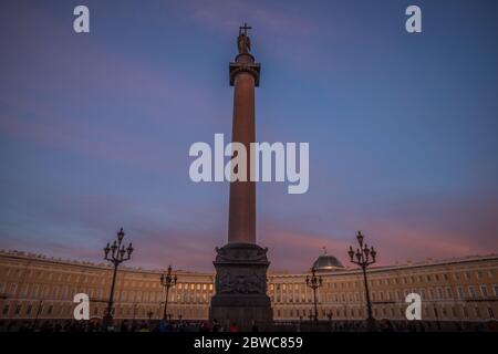 Sonnenuntergang auf dem Palastplatz in Sankt Petersburg Stockfoto