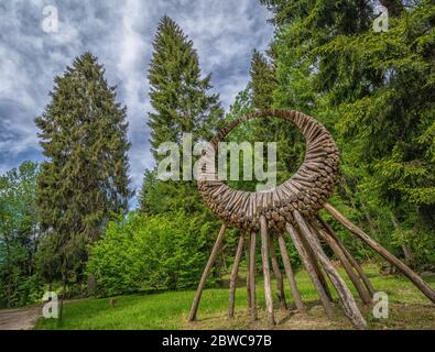 Arte Sella Holz arbeitet in der Natur in Trentino-Südtirol, Borgo Valsugana, dem Sellatal, Borgo Valsugana Norditalien, Europa. Arte Sella. Stockfoto