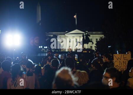 Washington, DC, USA. Mai 2020. Menschenmassen versammeln sich in Washington, DC, um gegen den Tod von George Floyd zu protestieren. Nicole Glass/Alamy Live News. Stockfoto