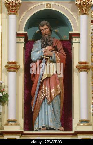 Statue des Heiligen Paulus auf dem Hochaltar in der Pfarrkirche des Heiligen Johannes des Täufers in Sveti Ivan Zelina, Kroatien Stockfoto
