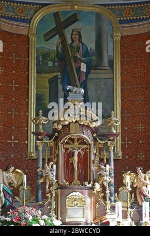 Hauptaltar in der Pfarrkirche Helena in Zabok, Kroatien Stockfoto