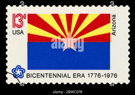 VEREINIGTE STAATEN VON AMERIKA - UM 1976: Eine Briefmarke, die in den USA gedruckt wurde und Arizona gewidmet ist, um 1976. Stockfoto