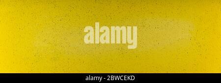 Gelb gestrichene Wandstruktur. Panorama gelbe Wand Hintergrund Stockfoto