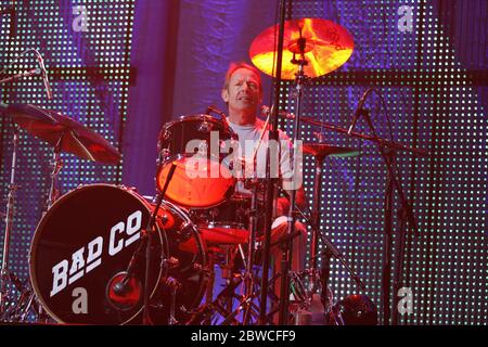 Drummer Simon Kirke tritt mit Bad Company in der Seminole Hard Rock Live Arena in Hollywood, Florida auf. Stockfoto