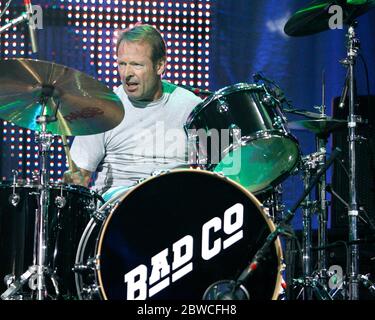 Drummer Simon Kirke tritt mit Bad Company in der Seminole Hard Rock Live Arena in Hollywood, Florida auf. Stockfoto