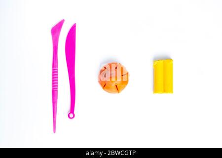 Plastilin modellierende Seesterne. Meereshintergrund. Schritt für Schritt 3. Stockfoto