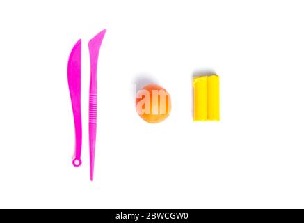 Plastilin modellierende Seesterne. Meereshintergrund. Schritt für Schritt 1. Stockfoto