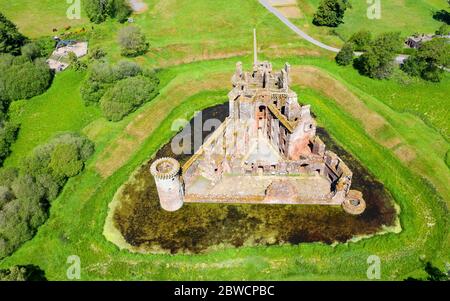 Luftaufnahme von Caerlaverock Castle in Dumfries und Galloway, Schottland, Großbritannien Stockfoto