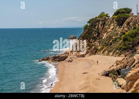 Barcelona, Spanien. Mai 2020. Fast leerer Strand in Katalonien zur Zeit der Sperrung in Spanien. Die Umzugsbewegung zwischen den Provinzen Spaniens wird am 21. Juni erlaubt sein. Kredit: Dino Geromella / Alamy Live News Stockfoto