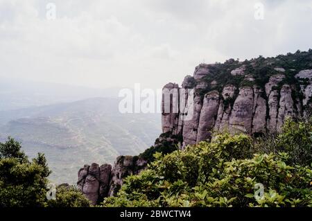 Wandern in den Sandsteinbergen von Montserrat bei Barcelona Stockfoto