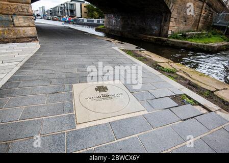 Captain William Bloomfield Memorial Victoria Cross Plakette des 1. Weltkriegs an der Viewforth Bridge, Union Canal, Edinburgh, Schottland Stockfoto