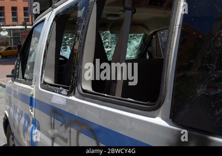 New York City, USA 31, Mai 2020, verbrannte NYPD Polizeiauto Stockfoto