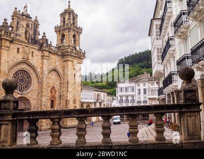 Plaza de España y catedral de Mondoñedo (Patrimonio de la Humanidad). Lugo. Galicien. España Stockfoto