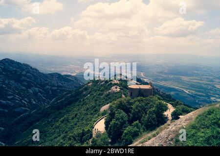 Wandern in den Sandsteinbergen von Montserrat bei Barcelona Stockfoto