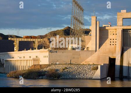 Davis Dam am am Colorado River in der Nähe von Bullhead City, Arizona, USA Stockfoto