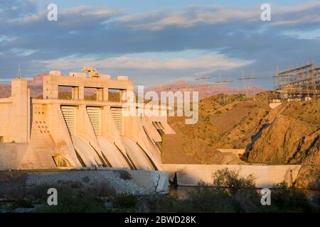 Davis Dam am am Colorado River in der Nähe von Bullhead City, Arizona, USA Stockfoto