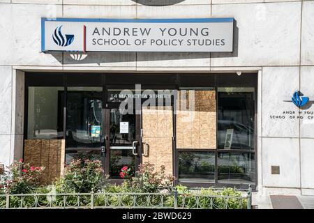 Atlanta, Usa. Mai 2020. Atlanta, GA - 31. Mai 2020: Schäden an der Andrew Young School of Policy Studies an der Georgia State University durch Randalierer am Wochenende am 31. Mai 2020 in Atlanta, Georgia. Quelle: Sanjeev Singhal/Der Fotozugang Quelle: Der Fotozugang/Alamy Live News Stockfoto