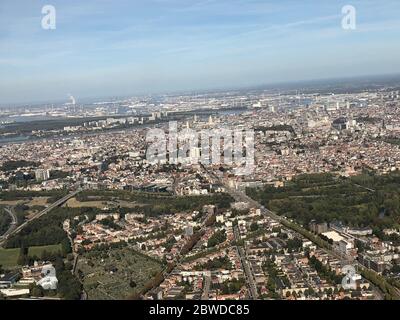 Antwerpen Belgien von einem Propellerflugzeug aus gesehen Stockfoto