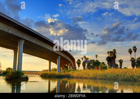 Interstate 8 Brücke über den Colorado River, Gateway Park, Yuma, Arizona, USA Stockfoto