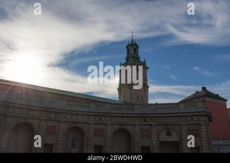 Stockholm, Schweden - Oktober 19 2018: Nahaufnahme des Turms der St. Nikolaus-Kirche oder Storkyrkan am 19 2018. Oktober in Stockholm Schweden. Stockfoto