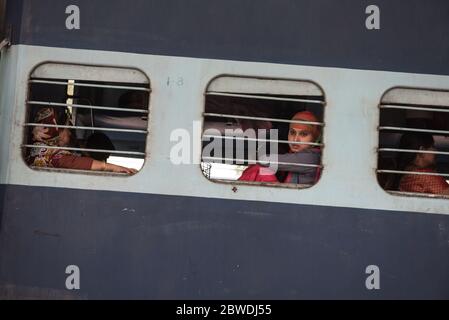 Zweiter Klasse Zug. Indian Railways. Bahnreisen. Indien. Stockfoto