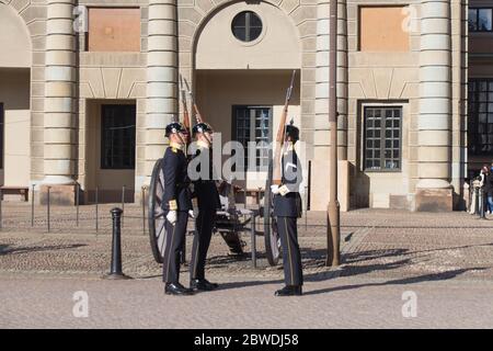 Stockholm, Schweden - Oktober 19 2018: Wachwechsel im Königlichen Palast von Stockholm am 19 2018. Oktober in Stockholm Schweden. Stockfoto