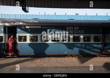 Zweiter Klasse Zug. Indian Railways. Bahnreisen. Indien. Stockfoto
