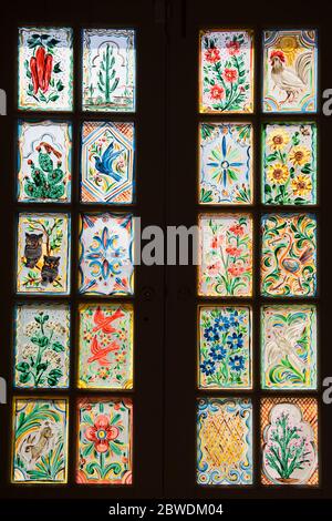 Bemaltes Fenster, La Posta Quemada Ranch im Colossal Cave Mountain Park, Tucson, Pima County, Arizona, USA Stockfoto